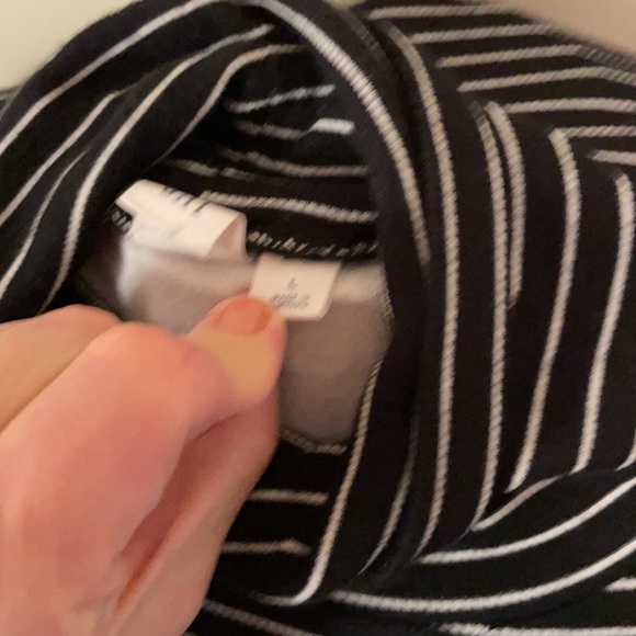 GAP stretchy turtleneck size L - Picture 3 of 3